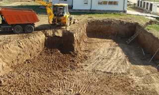 Рытье котлованов под фундамент в Ишиме – цена от 2590 руб. за м3 | 2Землекопа-Шм